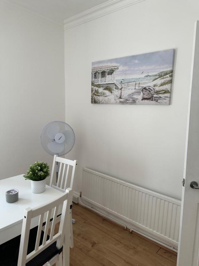 29 Minits To Airport And 29 Mints To Liverpool St Central London Enfield Exterior photo